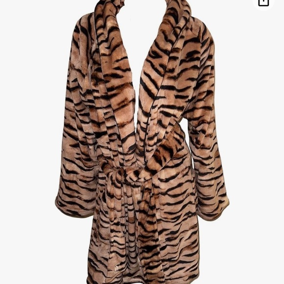 Victoria’s Secret Tiger print robe - Picture 1 of 4